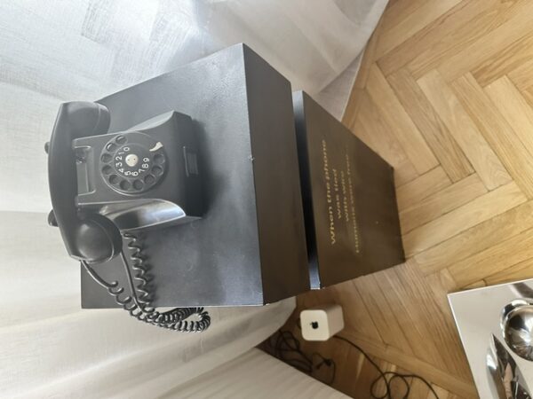 When the phone was tied with wire humans were free... - Bild 2