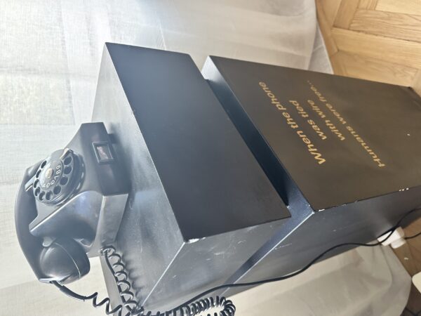 When the phone was tied with wire humans were free... - Bild 4
